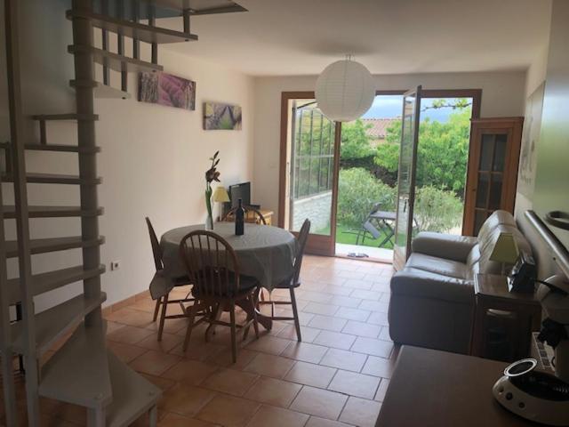 Gite L'Annexe Villelaure Экстерьер фото